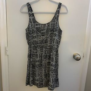 Patterned Dress with Keyhole